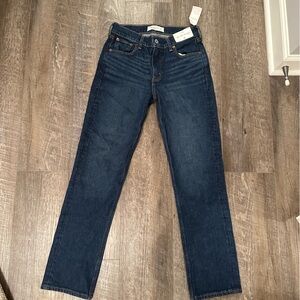 Abercrombie & Fitch Dark Blue The 90’s Straight Leg Mid-Rise Jeans (short)